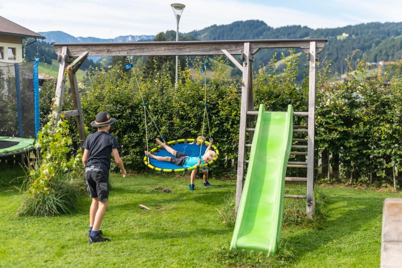 Hartlhof Urlaub Am Baby- Und Kinderbauernhof Niederau Exterior foto