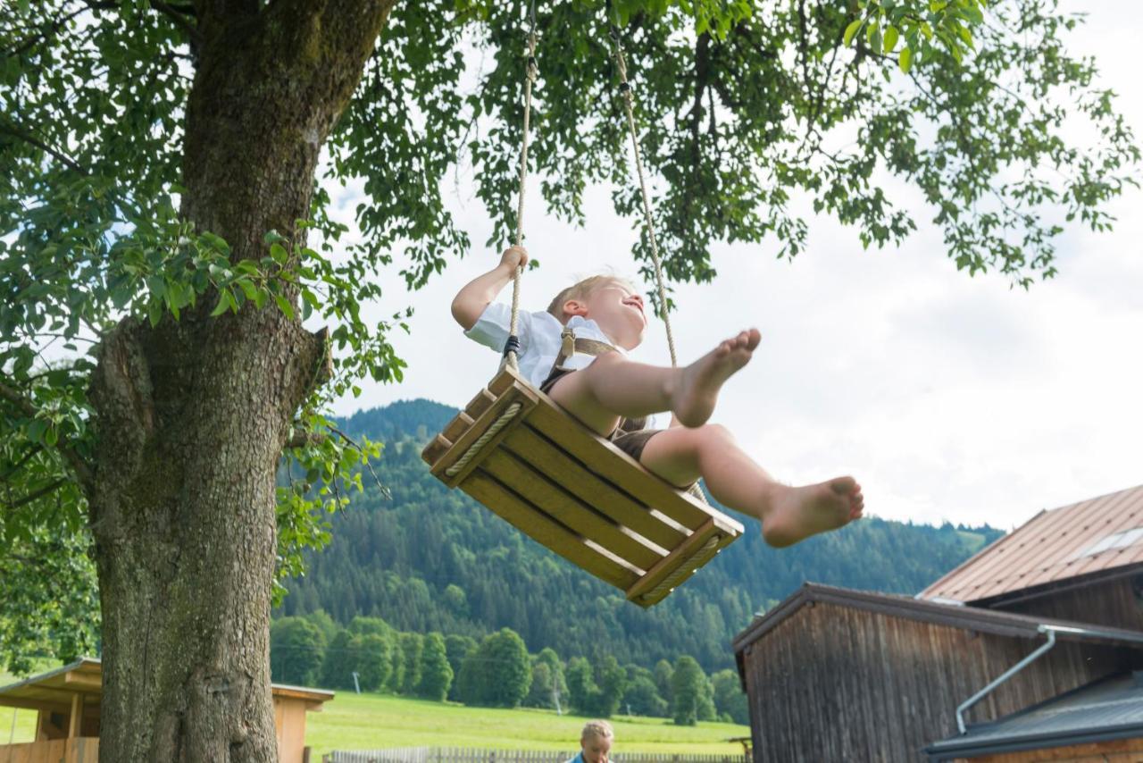 Hartlhof Urlaub Am Baby- Und Kinderbauernhof Niederau Exterior foto